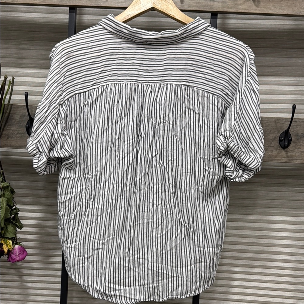 Universal Thread Striped Top - Picture 5 of 7